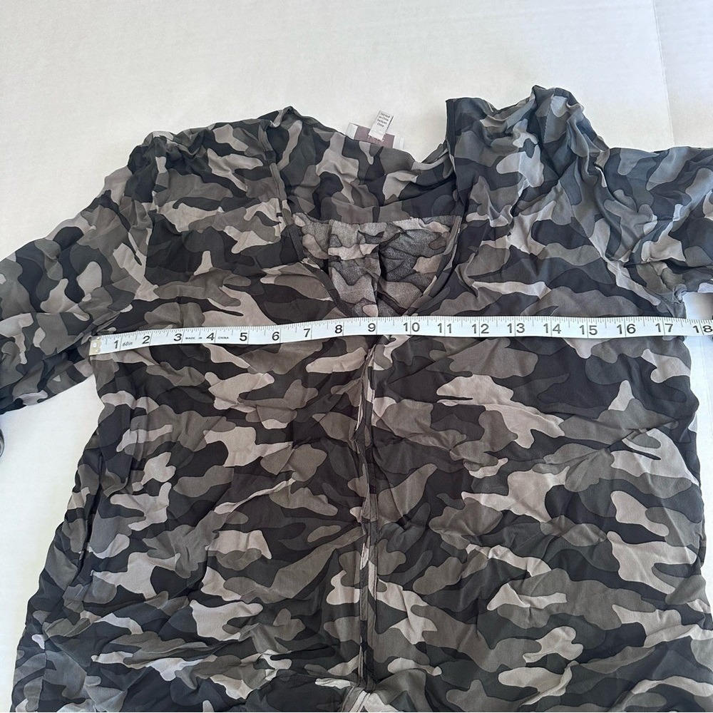 Joie Womens Grey Camo Print Viscose Blouse Bell Sleeve V-Neck Top Size M - Picture 4 of 7